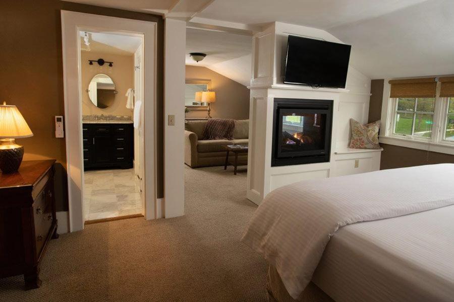 The Dorset Inn Екстериор снимка