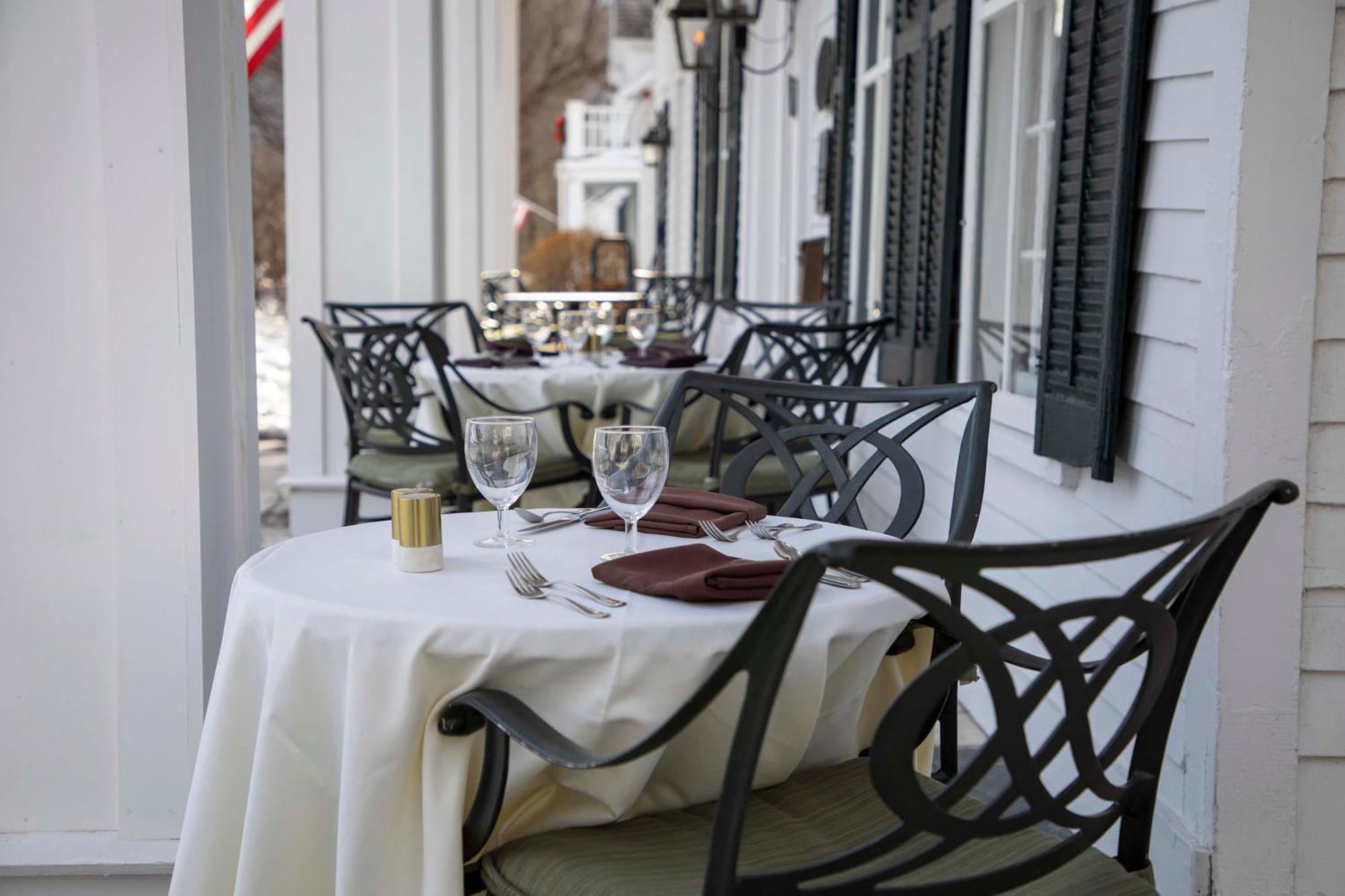 The Dorset Inn Екстериор снимка