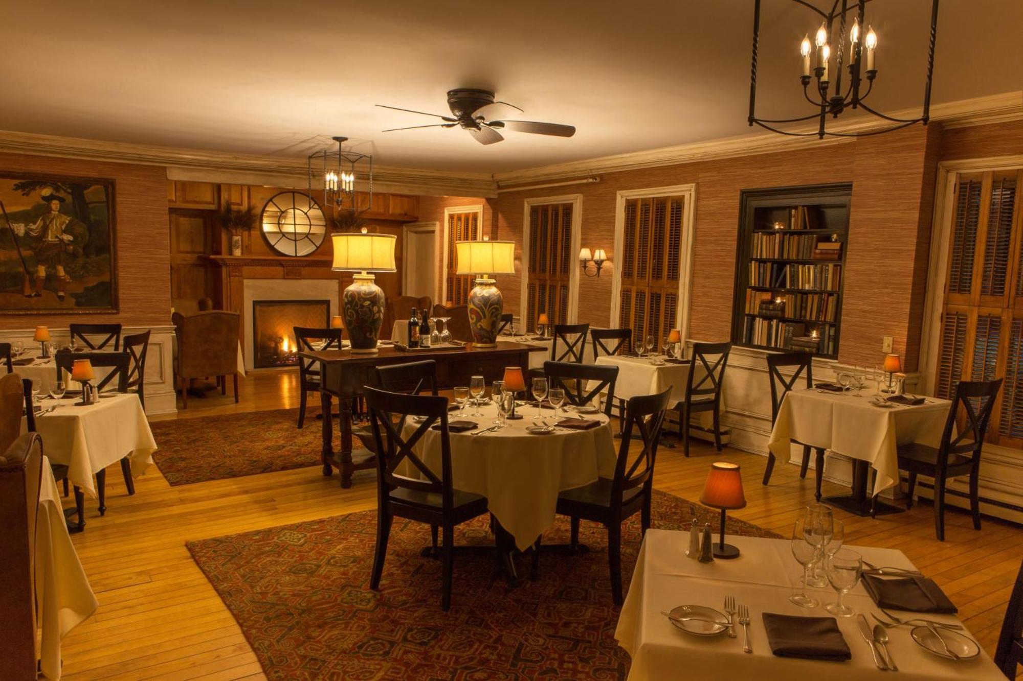 The Dorset Inn Екстериор снимка