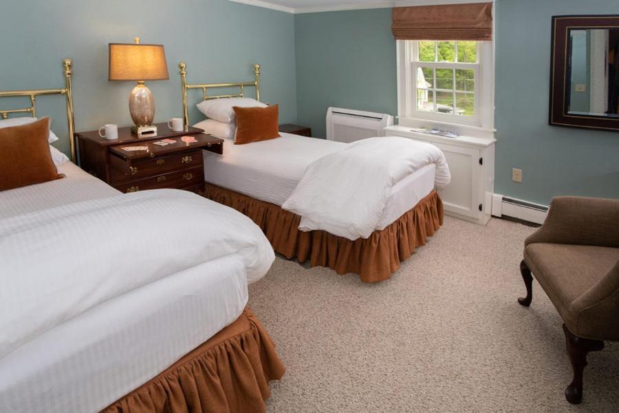 The Dorset Inn Екстериор снимка
