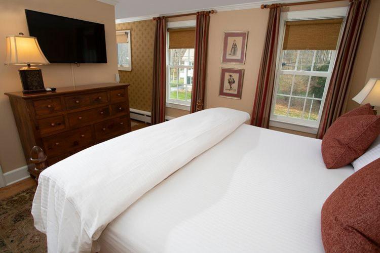 The Dorset Inn Екстериор снимка